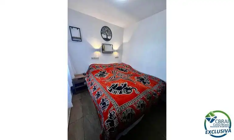 Dormitori de Casa adosada en venda en Empuriabrava amb Microones i TV
