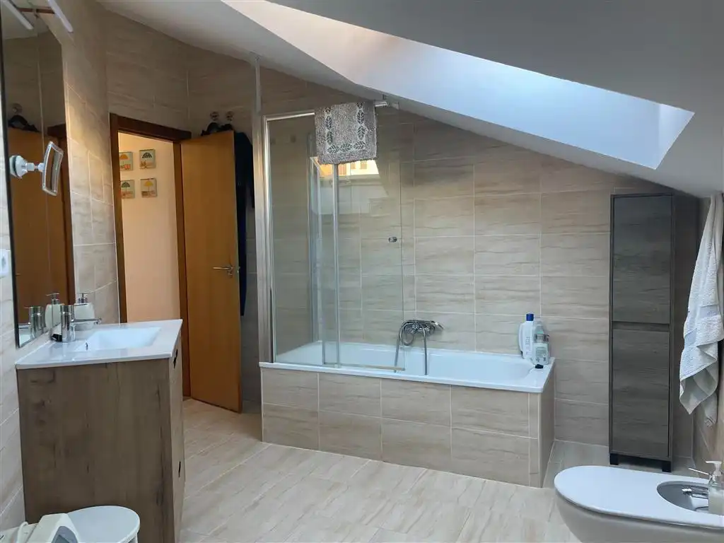 Bany de Dúplex de lloguer amb opció a compra en San Vicente de la Barquera amb Calefacció, Parquet i Piscina