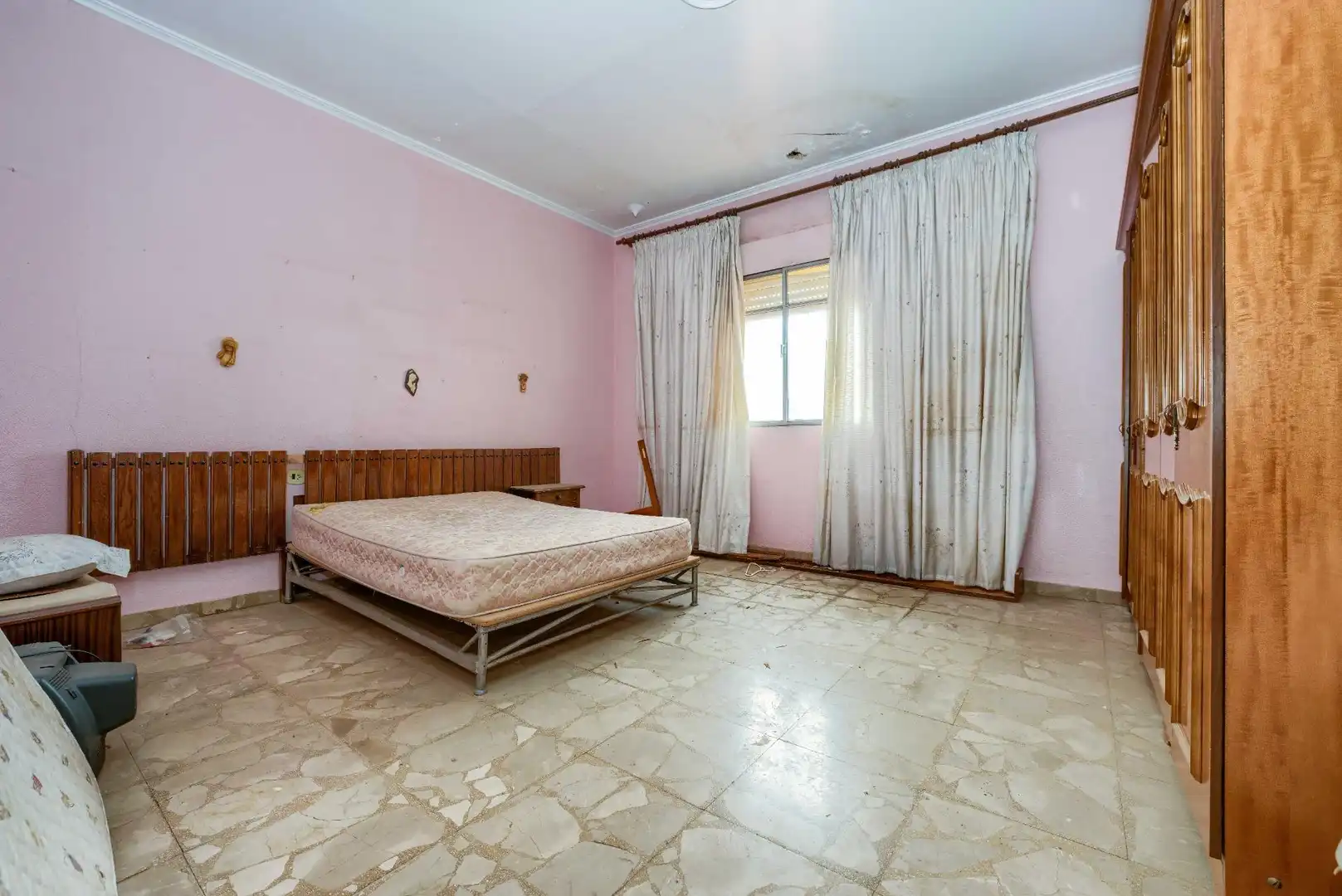 Bedroom of Houses for sale in Sanlúcar la Mayor  with Air Conditioner, Private garden and Terrace
