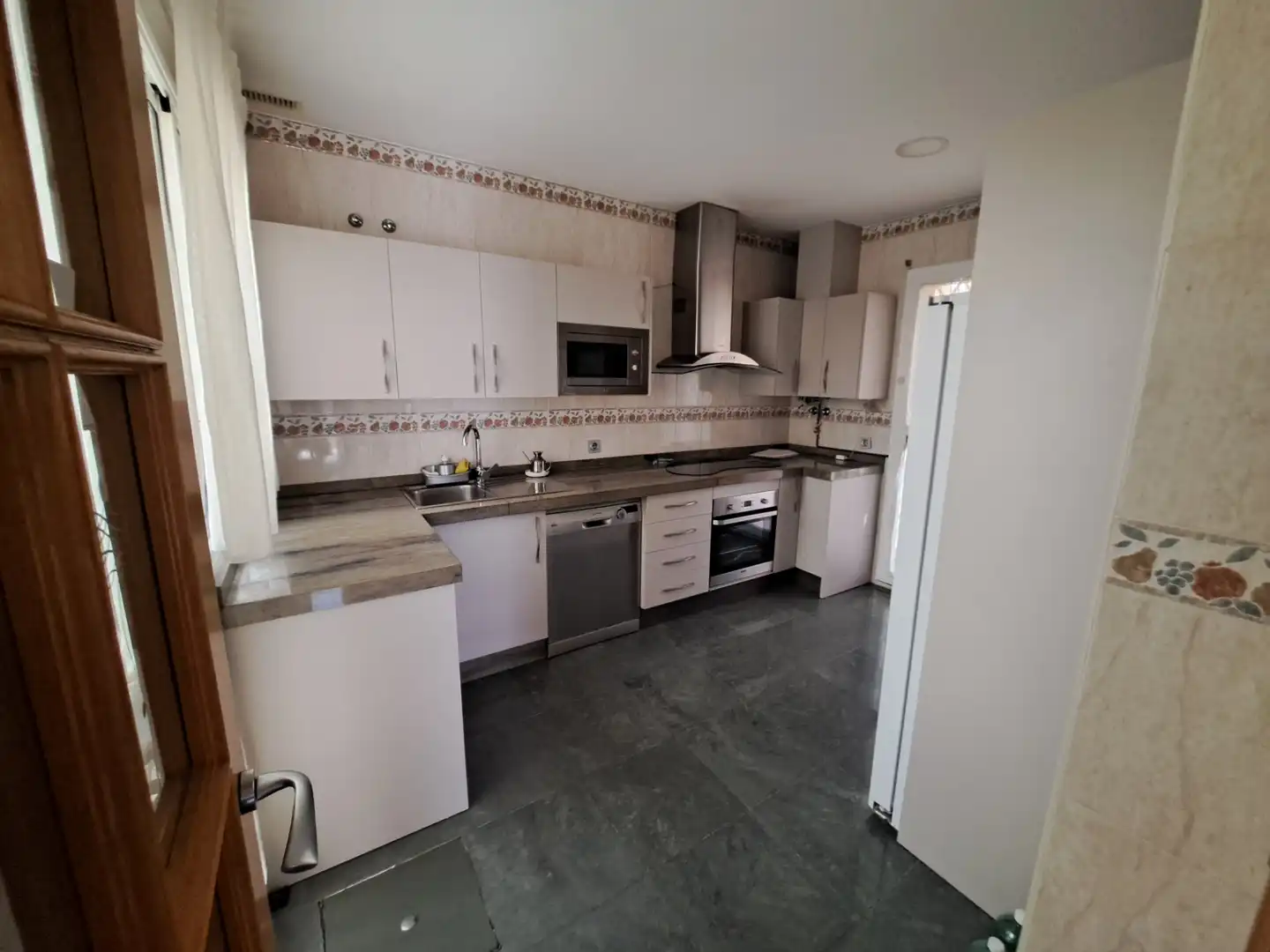 Cuina de Casa o xalet en venda en Dos Hermanas amb Aire condicionat, Terrassa i Forn