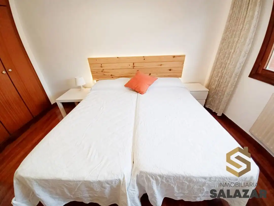 Dormitori de Apartament de lloguer en Bilbao  amb Calefacció, Terrassa i Microones
