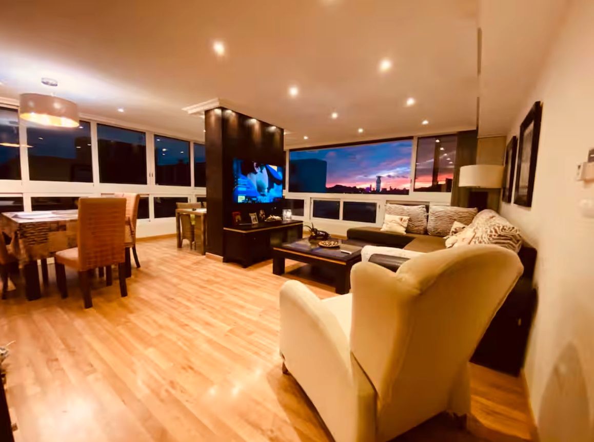 Sala d'estar de Apartament de lloguer en Benidorm amb Aire condicionat, Calefacció i Parquet