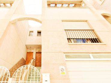 Casa amb balcó en venda a El Ejido Ciudad