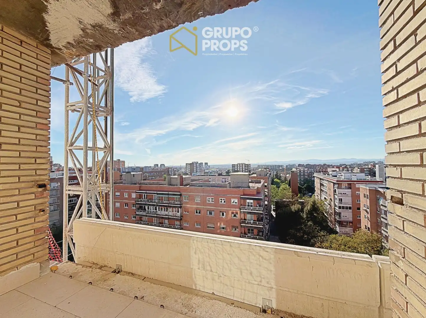 Vista exterior de Apartamento en venta en Madrid con Calefacción y Balcón