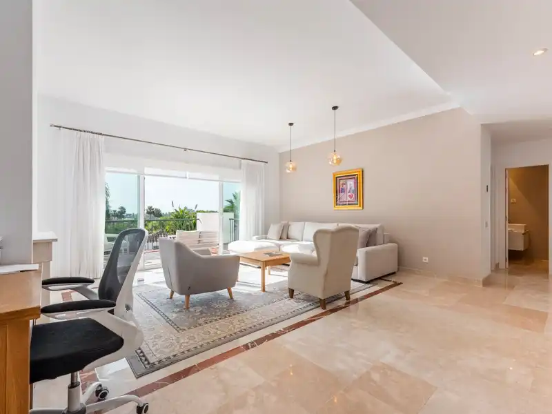 Apartamento con piscina en venta en Benahavís pueblo, imagen 4