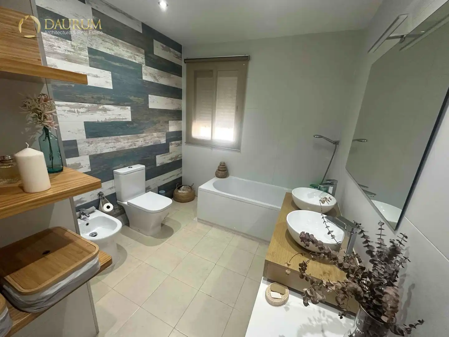 Bathroom of Houses for sale in La Algaba  with Air Conditioner, Terrace and Storage room
