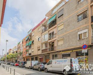 Vista exterior de Pis en venda en Santa Coloma de Gramenet amb Balcó