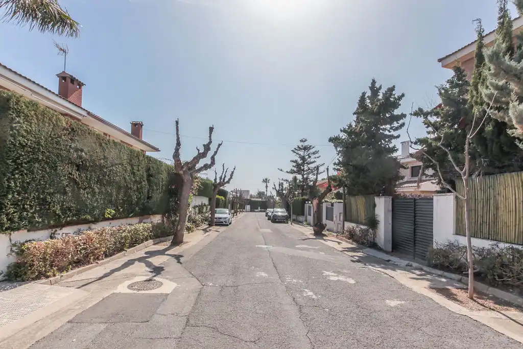Vista exterior de Casa o xalet en venda en Cambrils amb Aire condicionat, Calefacció i Jardí privat