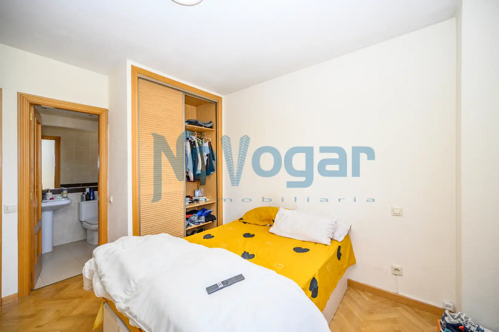 Bedroom of Flat for sale in Madrid  with Air Conditioner, Heating and Community pool