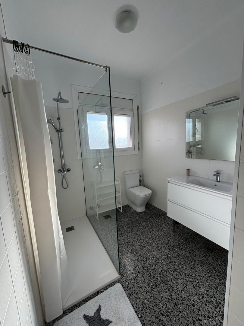 Bathroom of Flat to rent in Sarrià de Ter  with Heating