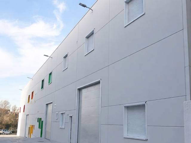 Local comercial en Alquiler en Calle Galena, 22 en Polígono San Cristóbal