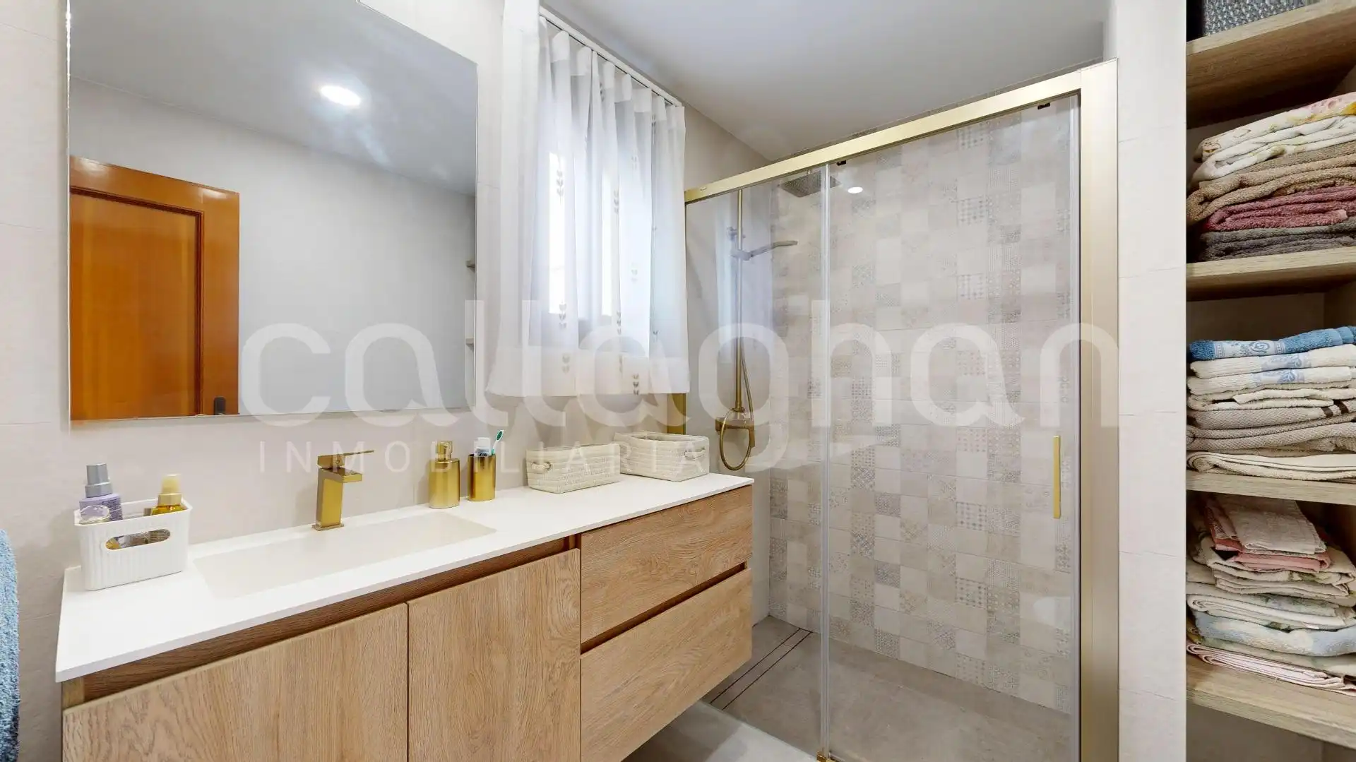 Baño de Casa adosada en venta en Benetússer con Aire acondicionado, Calefacción y Terraza