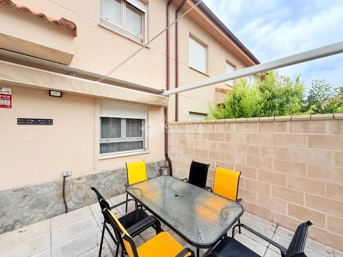 Terraza de Casa adosada en venta en Hontanares de Eresma con Calefacción