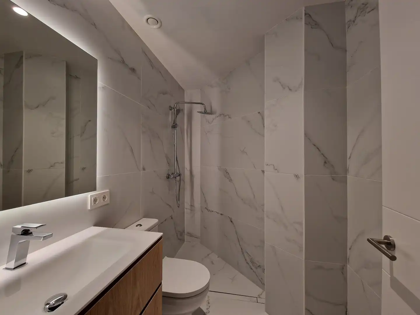 Baño de Ático en venta en Girona con Aire acondicionado, Calefacción y Terraza