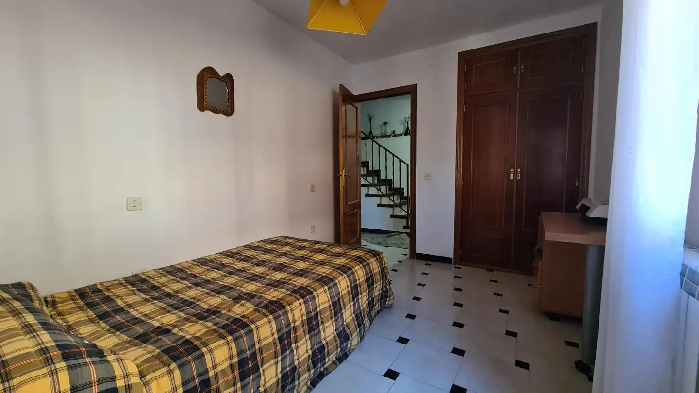 Habitación de Dúplex en venta en La Adrada , Ávila