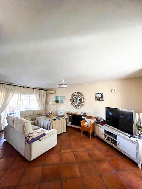 Living room of House or chalet for sale in Marbella  with Air Conditioner, Private garden and Terrace