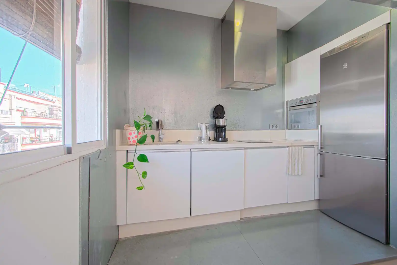 Kitchen of Flat for sale in Sevilla  with Air Conditioner, Terrace and Furnished