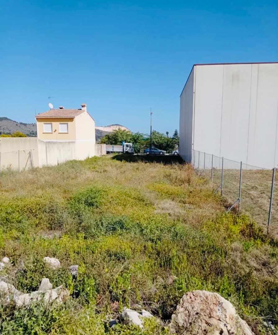 Terreny industrial en venda en Pego