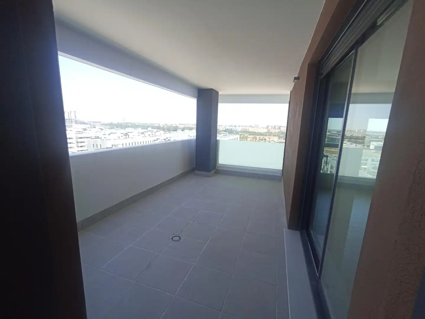 Terrasse von Wohnung zur Miete in Sevilla mit Klimaanlage, Terrasse und Abstellraum