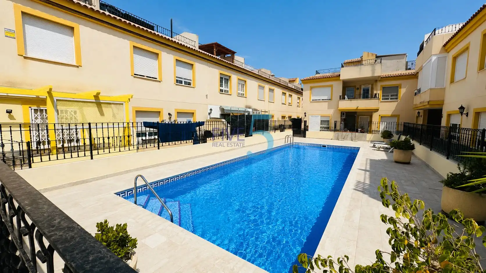 Piscina de Pis en venda en Daya Nueva amb Aire condicionat, Terrassa i Piscina