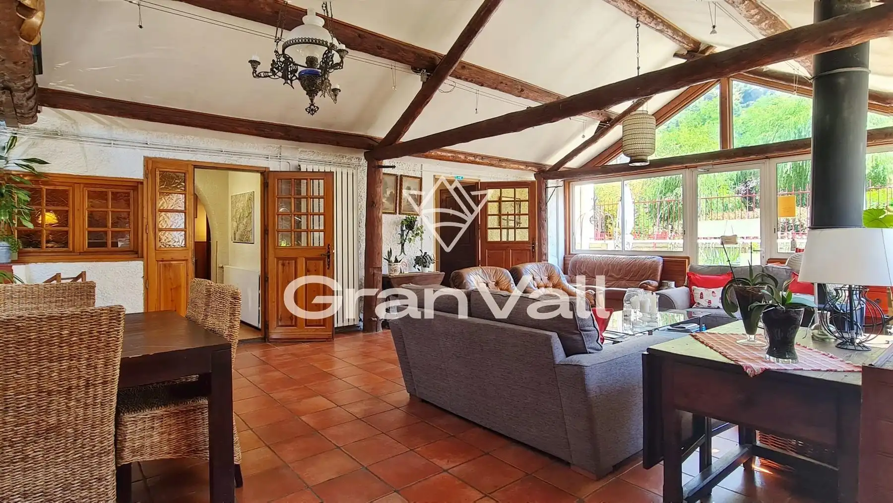 Sala de estar de Edificio en venta en Latour - de - Carol