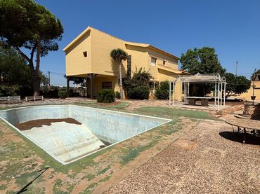 Villa con balcone in vendita a Calle FIRMAMENTO - URRUTIAS 5