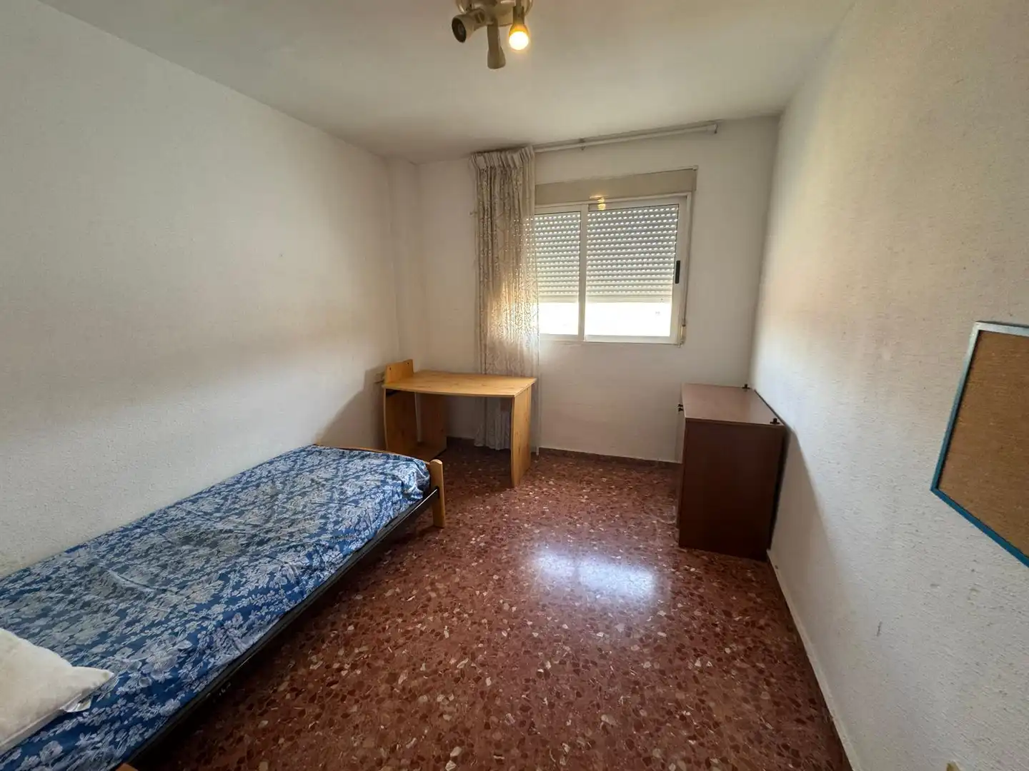 Habitación de Piso de alquiler en Burjassot con Amueblado y Balcón