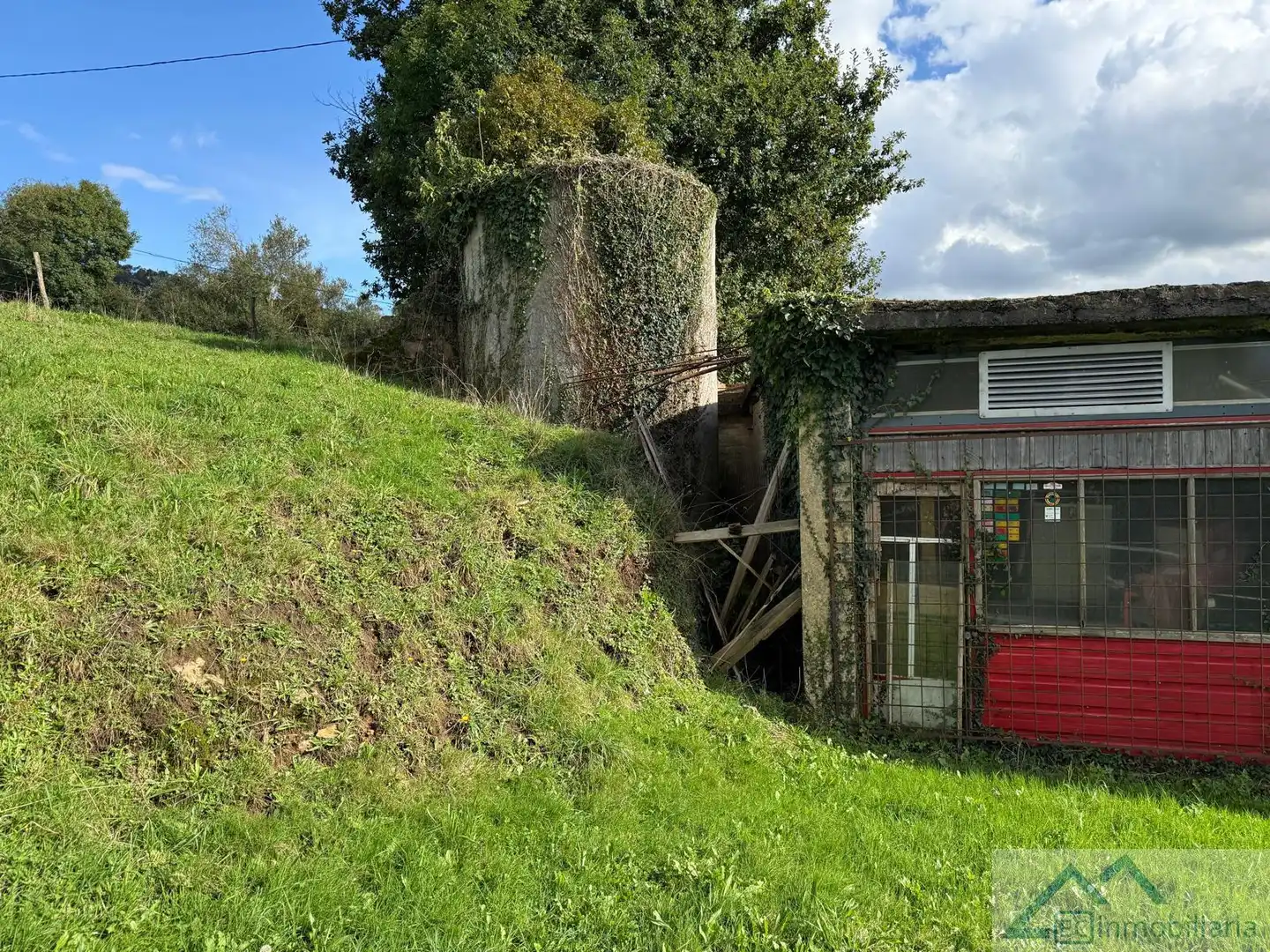 Exterior view of Industrial buildings for sale in Riotuerto