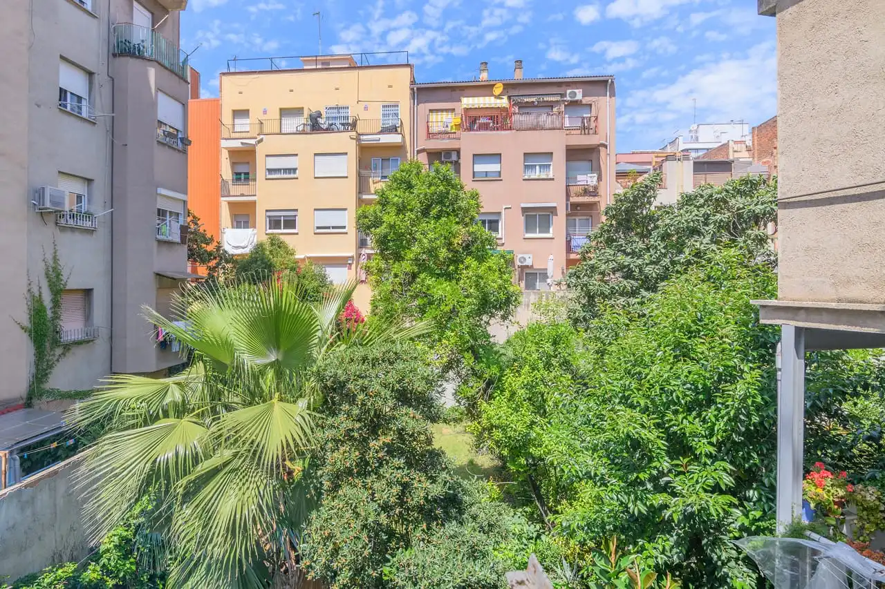Vista exterior de Pis en venda en Barcelona amb Parquet, Terrassa i Traster