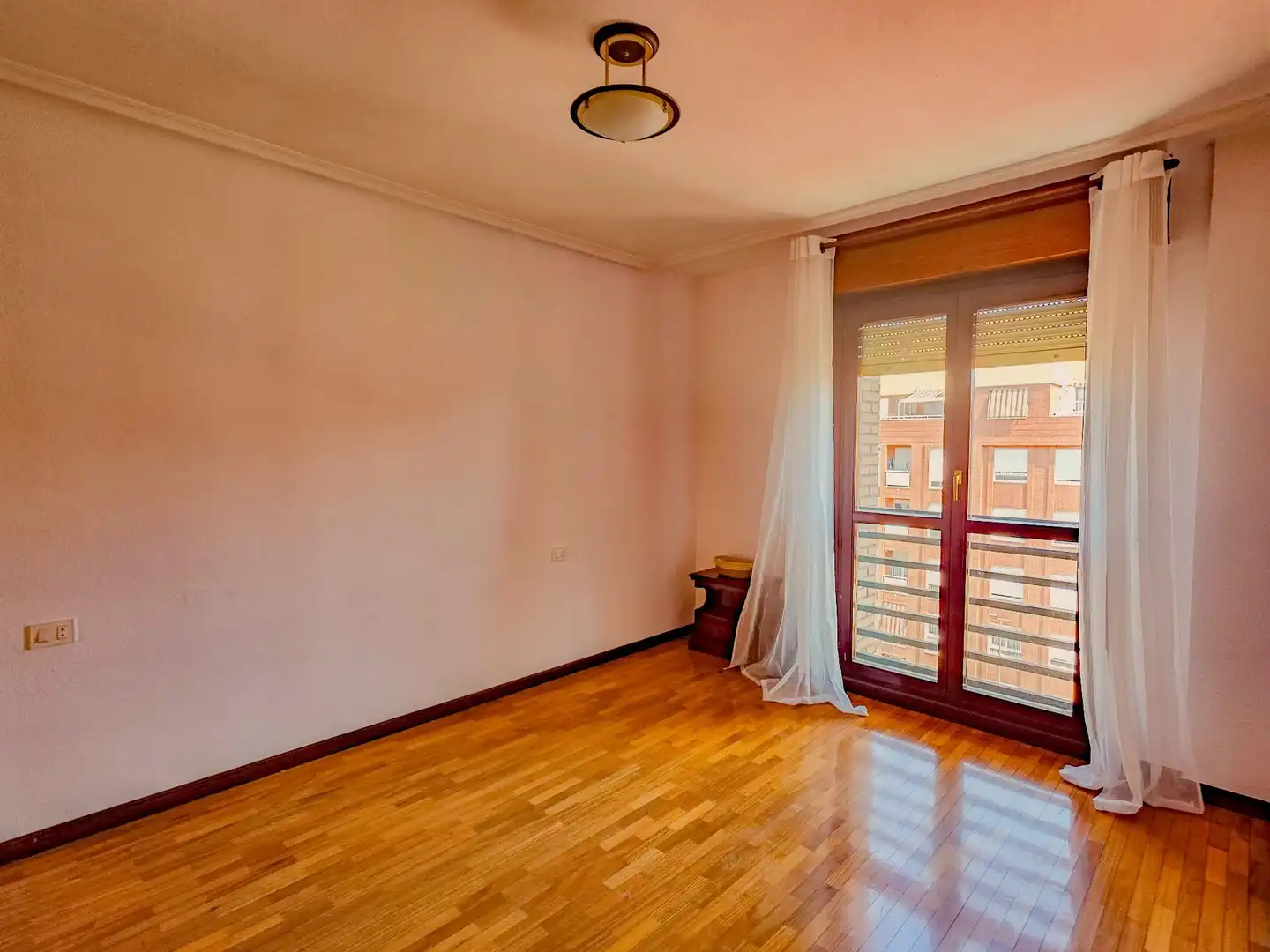 Habitación de Piso en venta en  Logroño con Calefacción, Trastero y Piscina comunitaria