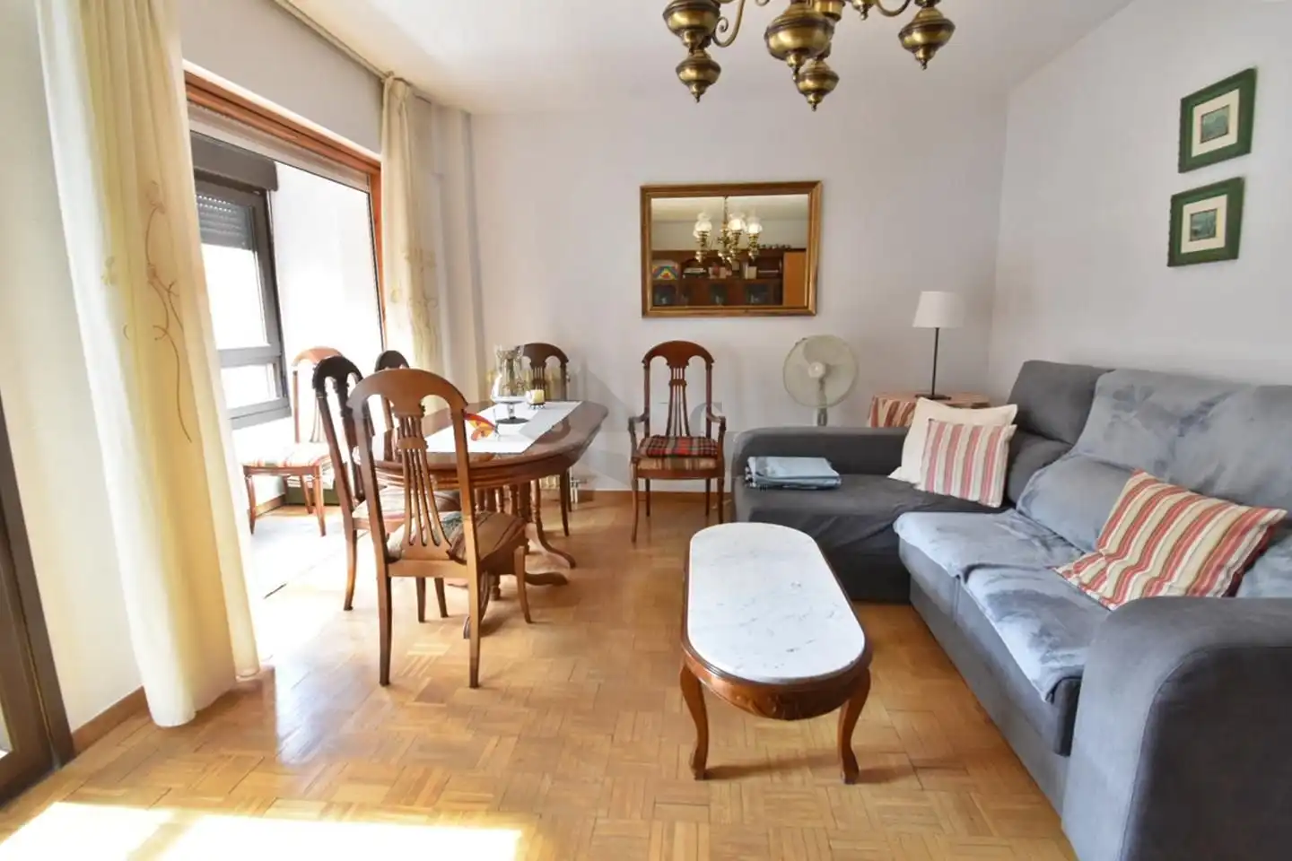 Sala d'estar de Pis en venda en Olmedo amb Calefacció, Parquet i Terrassa