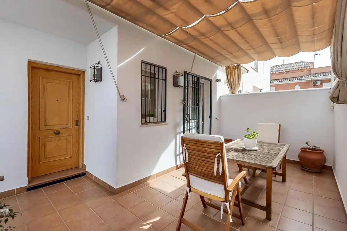 Terrasse von Einfamilien-Reihenhaus zur Miete in Armilla mit Klimaanlage, Heizung und Abstellraum