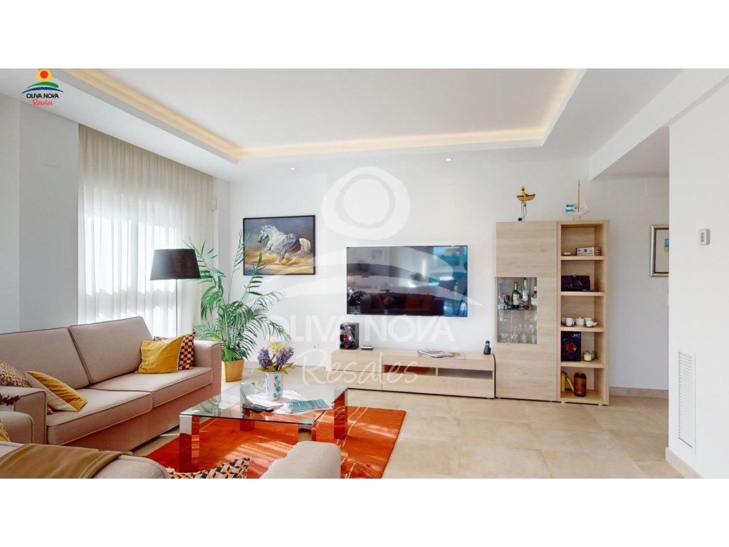 Sala de estar de Apartamento en venta en Oliva con Terraza y Piscina comunitaria