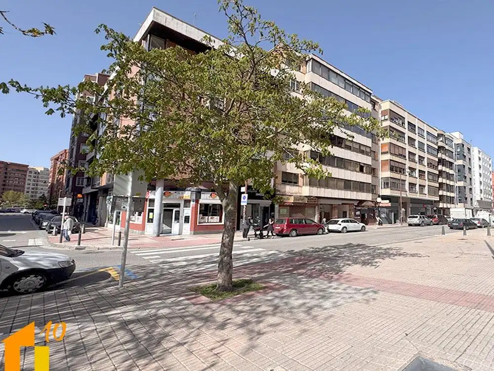 Vista exterior de Piso en venta en Burgos Capital con Trastero