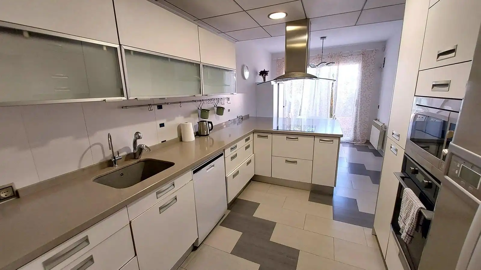 Cuina de Casa o xalet en venda en Orihuela amb Aire condicionat, Calefacció i Jardí privat