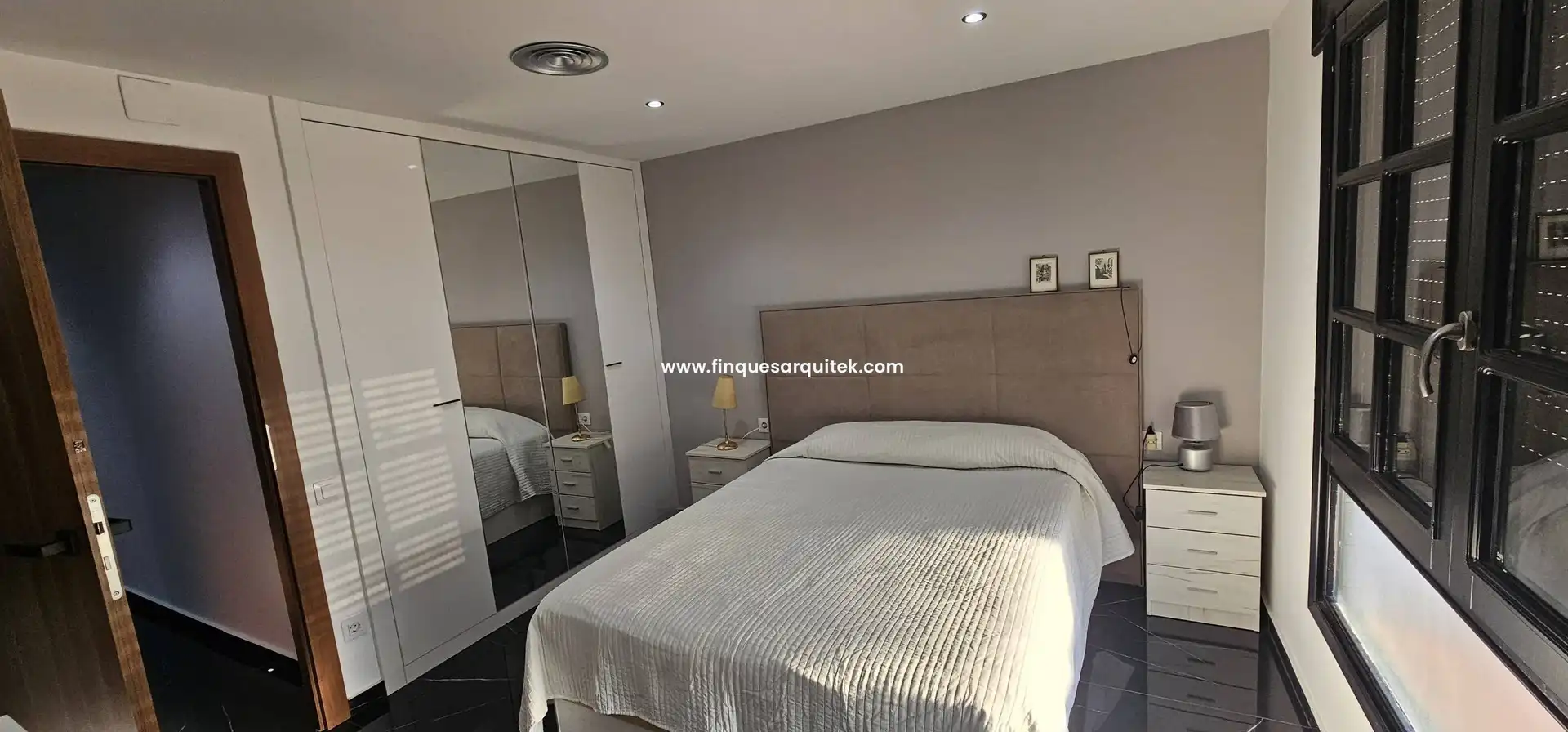 Dormitori de Casa o xalet en venda en Rosselló amb Aire condicionat, Jardí privat i Terrassa