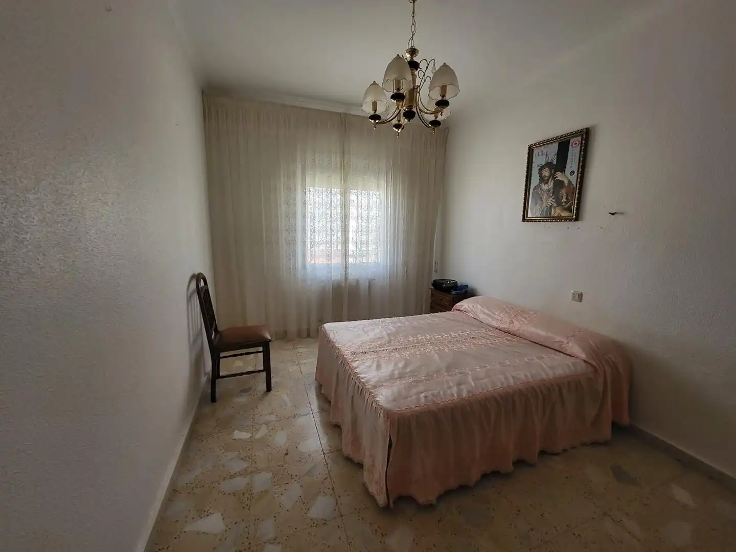 Dormitori de Casa o xalet en venda en Sisante amb Calefacció, Terrassa i Moblat