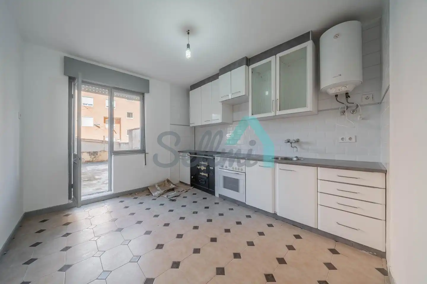 Küche von Wohnung zum Verkauf in Aller mit Terrasse