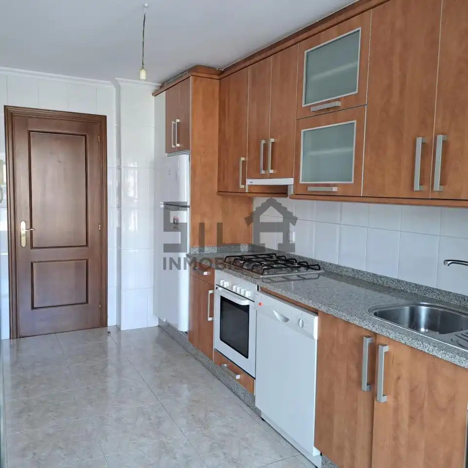 Cuina de Dúplex en venda en Ourense Capital  amb Calefacció i Parquet