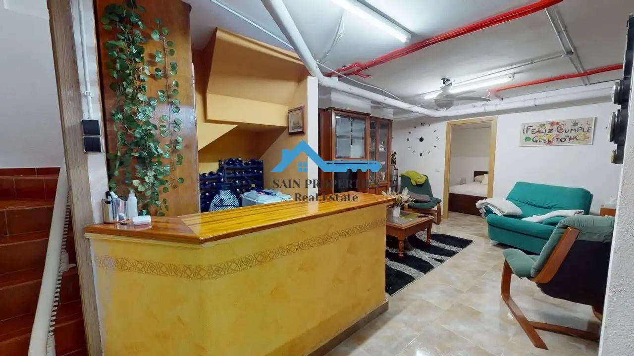 Casa aparellada amb terrassa en venda a Varadero, imagen 26