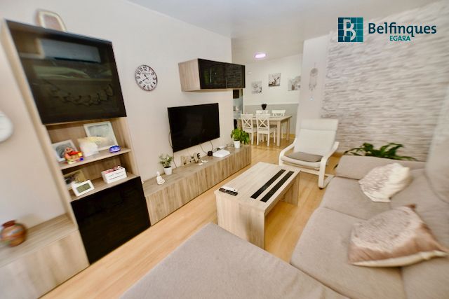 Sala d'estar de Pis en venda en Terrassa amb Aire condicionat, Parquet i Forn