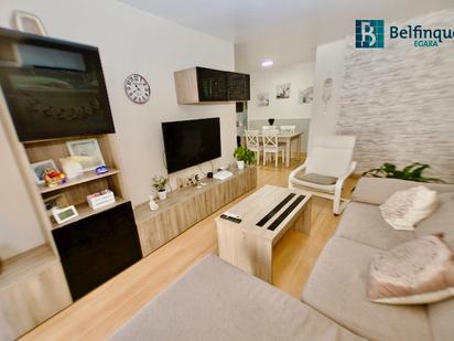 Living room of Flat for sale in Terrassa  with Air Conditioner, Parquet flooring and Oven