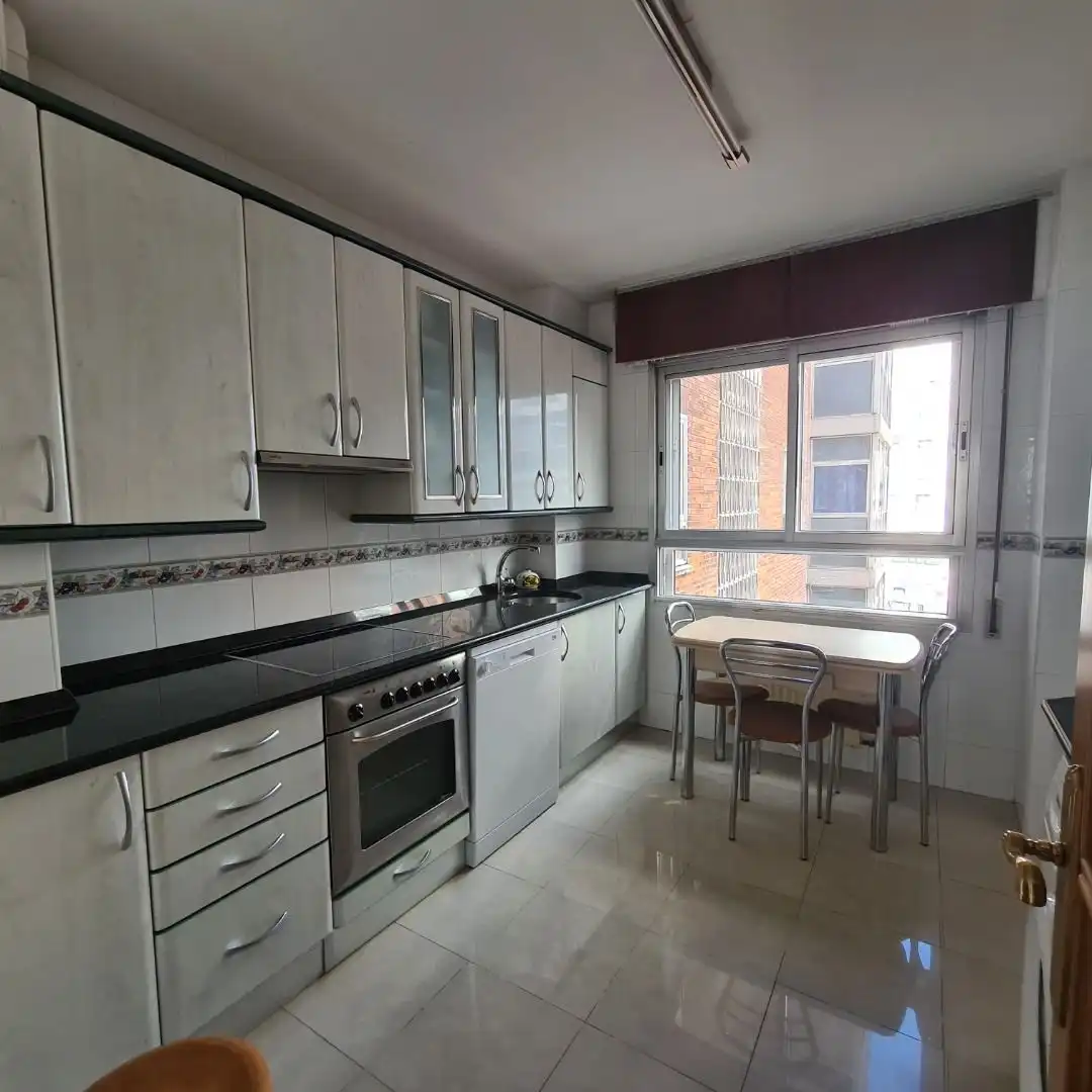 Piso de alquiler en Avenida Cantabria, Reyes Católicos