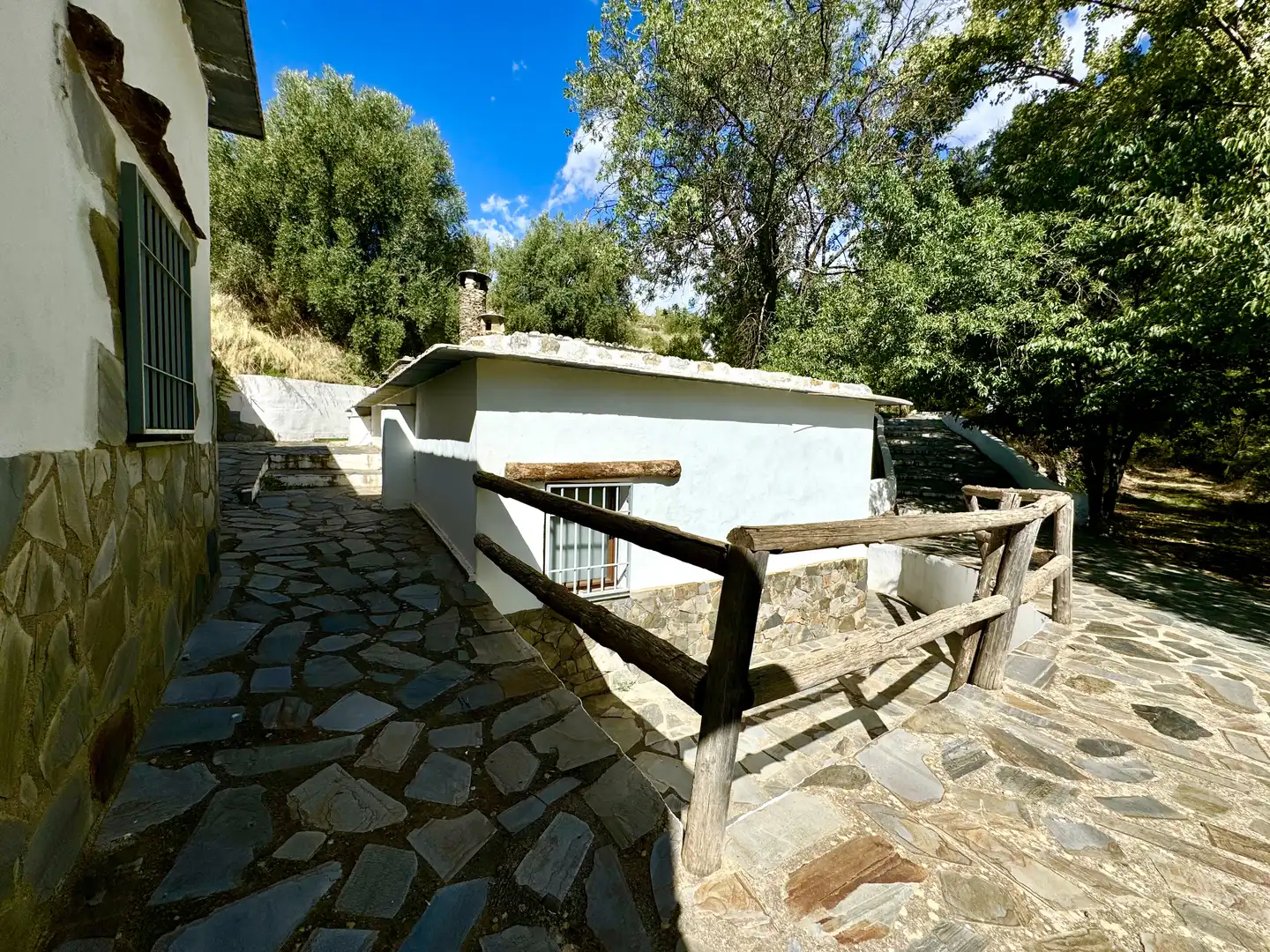 Vista exterior de Terreno en venta en Alpujarra de la Sierra