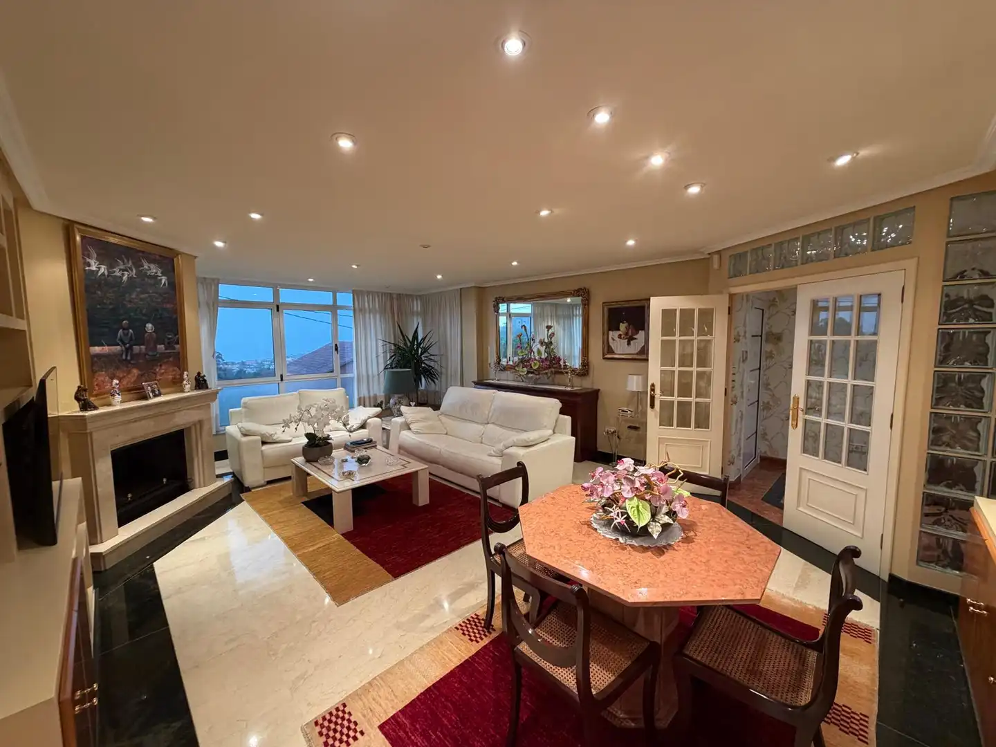 Sala d'estar de Casa o xalet en venda en Vigo  amb Jardí privat, Parquet i Terrassa