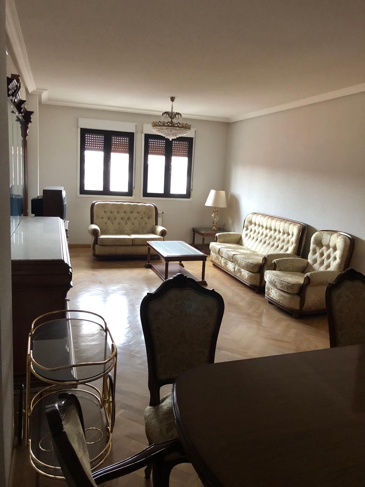 Sala d'estar de Dúplex en venda en Arévalo amb Parquet, Moblat i Forn