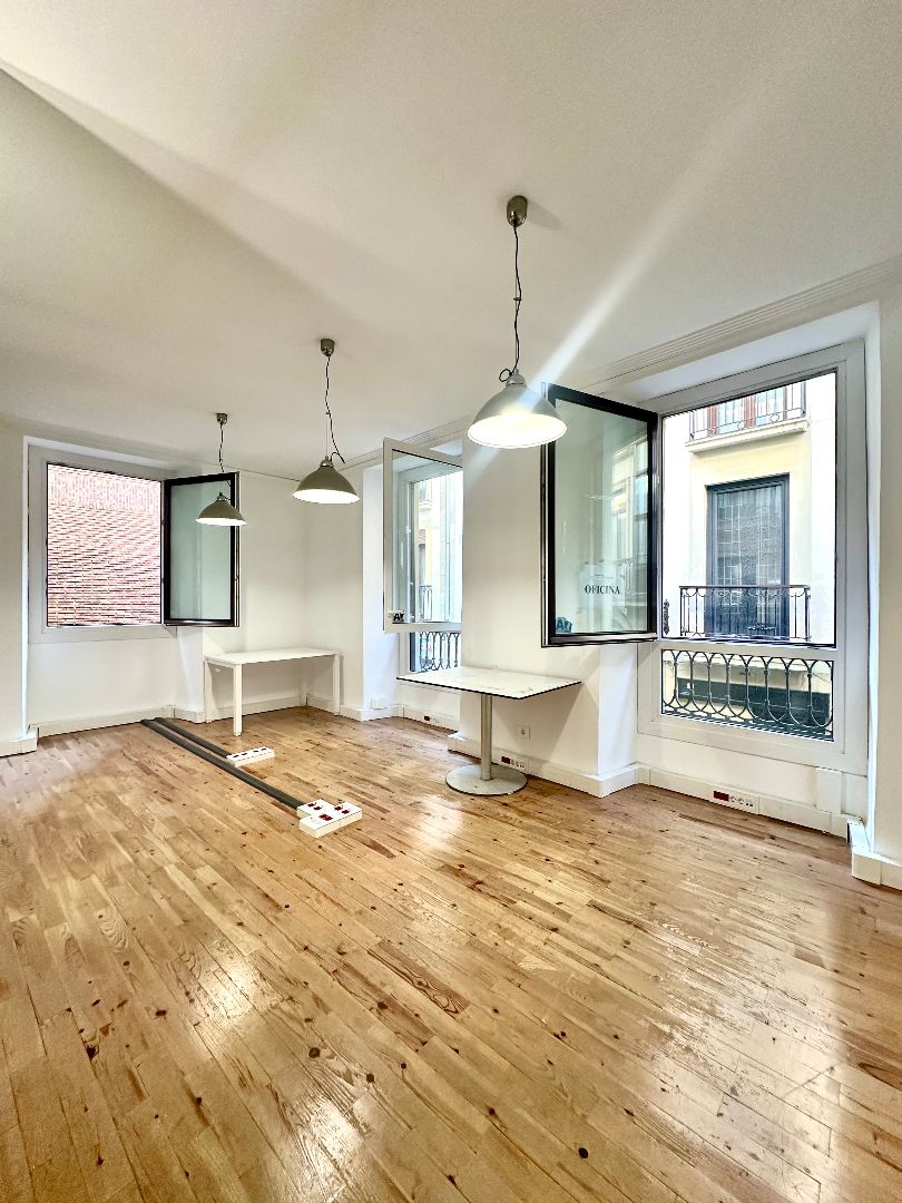 Menjador de Oficina de lloguer en Donostia - San Sebastián 