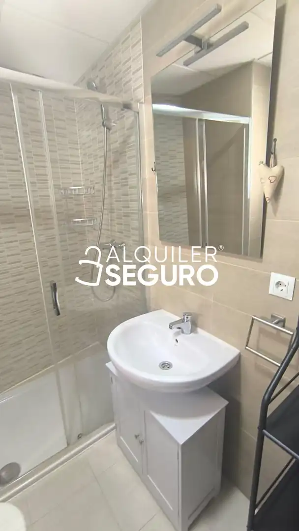 Baño de Piso de alquiler en Sevilla con Aire acondicionado