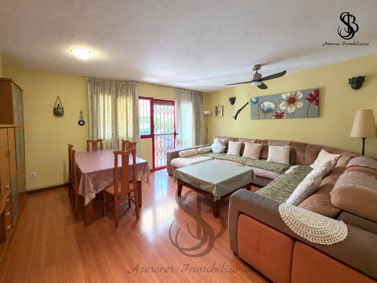 Casa pareada con piscina en venta en Carrer la Maigmona