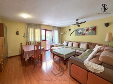 Casa pareada con piscina en venta en Carrer la Maigmona